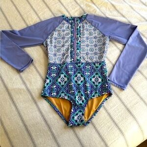 Long sleeve swimsuit, size 7/8